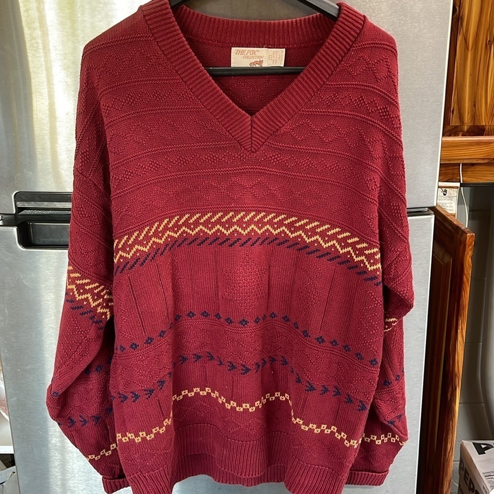 THE  fox collection v-neck long sleeve sweater burgundy w/ designs‎ men’s L